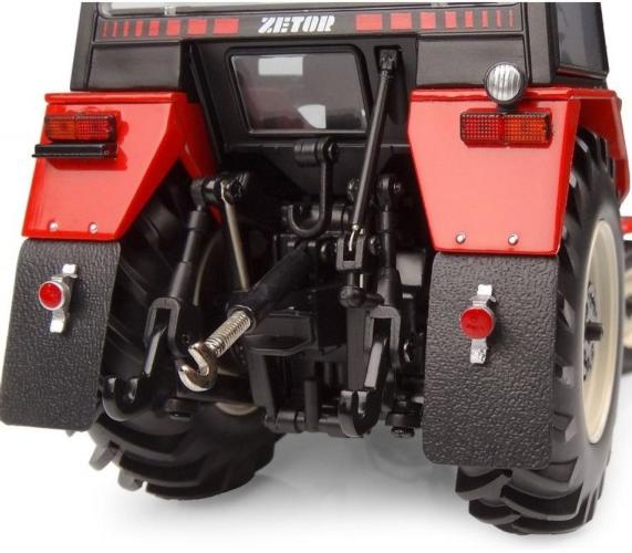 UNIVERSAL HOBBIES 1:32 Tractor ZETOR 7711 2WD - Ítem4