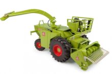 UNIVERSAL HOBBIES 1:32 Cosechadora CLAAS JAGUAR 80 SF SIN CABINA Y PICK UP PARA HIERBA - Ítem1