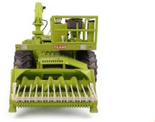 UNIVERSAL HOBBIES 1:32 Cosechadora CLAAS JAGUAR 80 SF SIN CABINA Y PICK UP PARA HIERBA - Ítem3