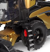 UNIVERSAL HOBBIES 1:32 Cosechadora NEW HOLLAND CR11 EDICION DORADA AGRITECHNICA 2025 - Ítem7
