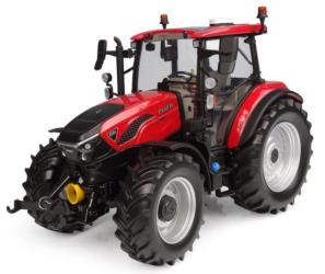 UNIVERSAL HOBBIES 1:32 Tractor CASE IH FARMALL 120C