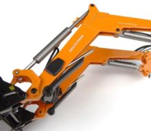 UNIVERSAL HOBBIES 1:32 Tractor DEUTZ-FAHR 6150.4 TTV CON PALA CARGADORA STOLL 43-27 VERSION COMMUNAL EDICION LIMITADA 750 UNIDADES - Ítem2