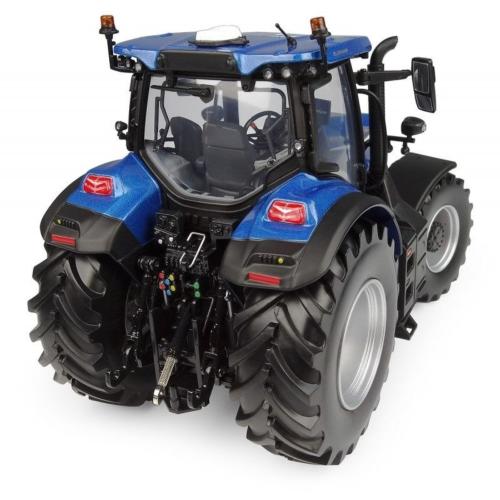UNIVERSAL HOBBIES 1:32 Tractor NEW HOLLAND T7.225 BLUE POWER 2026 - Ítem1