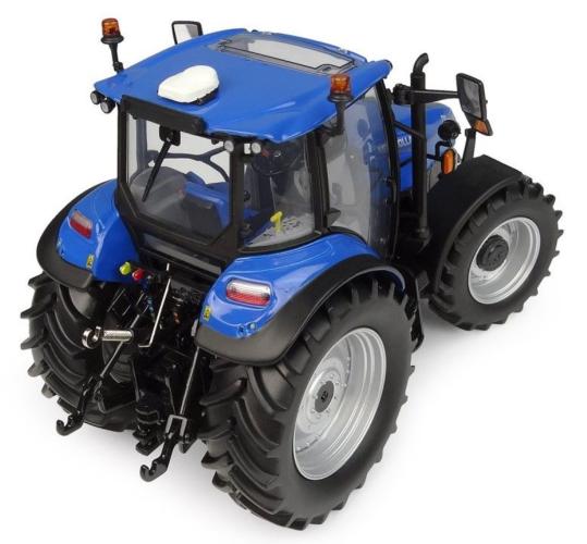 UNIVERSAL HOBBIES 1:32 Tractor NEW HOLLAND T5.120 - Ítem1