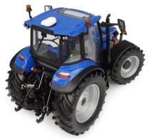 UNIVERSAL HOBBIES 1:32 Tractor NEW HOLLAND T5.120 - Ítem1