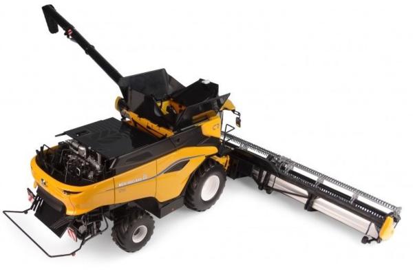 UNIVERSAL HOBBIES 1:32 Cosechadora NEW HOLLAND CR11 - Ítem1