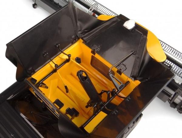 UNIVERSAL HOBBIES 1:32 Cosechadora NEW HOLLAND CR11 - Ítem6