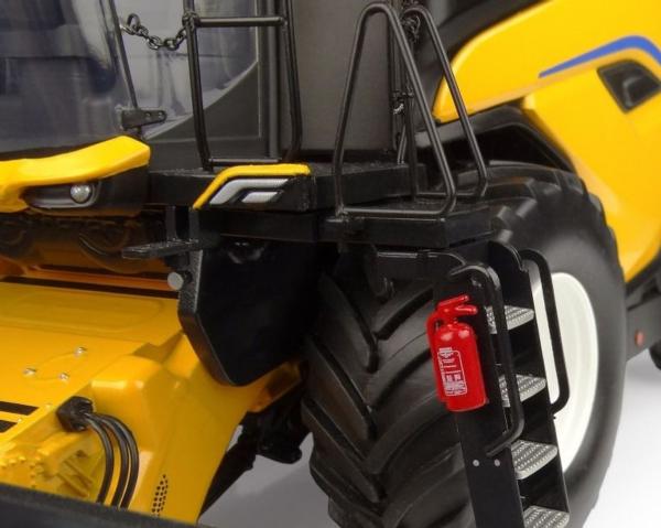 UNIVERSAL HOBBIES 1:32 Cosechadora NEW HOLLAND CR11 - Ítem4