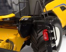 UNIVERSAL HOBBIES 1:32 Cosechadora NEW HOLLAND CR11 - Ítem4