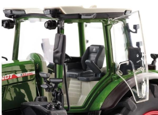 WIKING 1:32 Tractor FENDT 832 VARIO - Ítem1