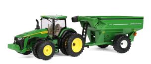 ERTL 1:32 Tractor JOHN DEERE 8R 340 CON REMOLQUE DE GRANO J&M 875