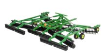 ERTL 1:32 Cultivador de rastrojo JOHN DEERE 2633VT - Ítem1