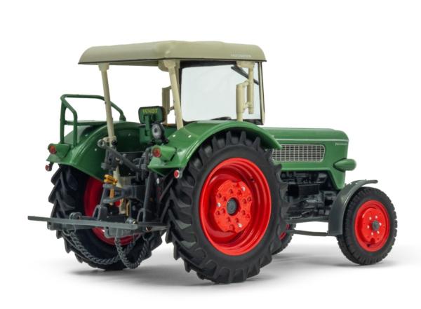 ROS 1:32 Tractor FENDT FAVORIT 3 2WD CON CABINA - Ítem1