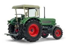 ROS 1:32 Tractor FENDT FAVORIT 3 4WD CON CABINA - Ítem1