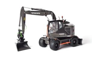 AT COLLECTIONS 1:32 Excavadora VOLVO EWR150E CON RUEDAS NOKIAN GROUD KARE EDICION NEGRA