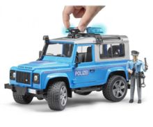 Todoterreno de juguete LAND ROVER Defender con policia Bruder 02597 - Ítem3