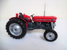 UNIVERSAL HOBBIES 1:16 Tractor MASSEY FERGUSON 135 - Ítem2