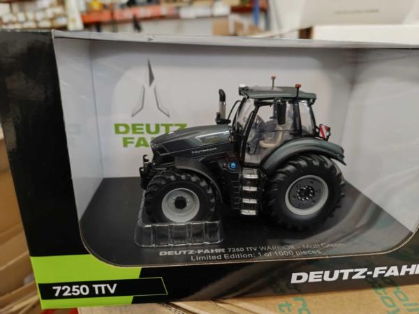 UNIVERSAL HOBBIES 1:32 Tractor DEUTZ-FAHR 7250 TTV WARRIOR EDICION MATT GREEN EDICION LIMITADA 1000 UNIDADES - Ítem1