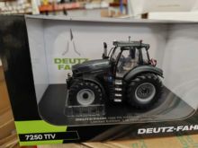 UNIVERSAL HOBBIES 1:32 Tractor DEUTZ-FAHR 7250 TTV WARRIOR EDICION MATT GREEN EDICION LIMITADA 1000 UNIDADES - Ítem1
