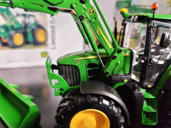 WIKING 1:32 Tractor JOHN DEERE 7530 CON PALA FRONTAL 753 - Ítem4