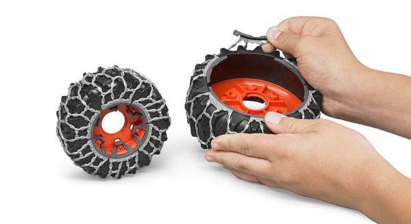 BRUDER 1:16 Tractor CLAAS AXION 950 CON CADENAS Y PALA QUITANIEVE - Ítem4