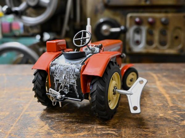 KOVAP 1:25 Tractor de cuerda URSUS C-360 ROJO - Ítem6