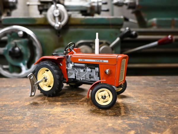 KOVAP 1:25 Tractor de cuerda URSUS C-360 ROJO - Ítem4