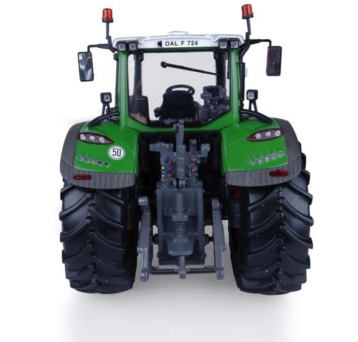 UNIVERSAL HOBBIES 1:32 Tractor FENDT 724 VARIO COLOR VERDE NATURAL - Ítem1