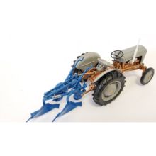 UNIVERSAL HOBBIES 1:32 Tractor FERGUSON FE-35 CON ARADO RANSOMES EDICION LIMITADA 1000 UNIDADES - Ítem1