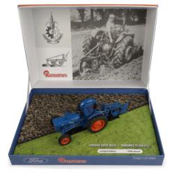 UNIVERSAL HOBBIES 1:32 Tractor FORDSON SUPER DEXTA CON RANSOMES TS54A