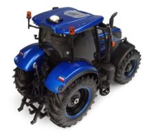 UNIVERSAL HOBBIES 1:32 Tractor NEW HOLLAND T7.225 2 MILLIONIEME FABRIQUE A BASILDON - Ítem1