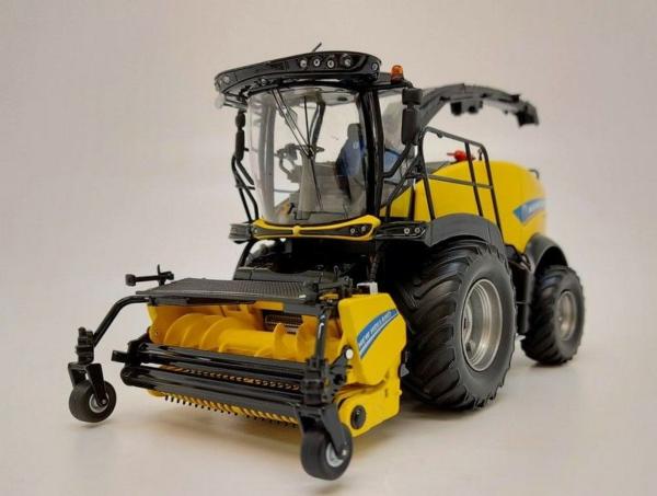 MARGE MODELS 1:32 Picadora NEW HOLLAND FR650 LLANTAS GRISES EDICION LIMITADA 400 UNIDADES - Ítem2