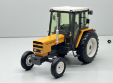 REPLICAGRI 1:32 Tractor RENAULT 781S 2X4 CON CONTRAPESO ADAPTABLE - Ítem2