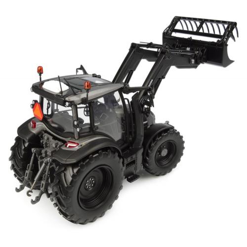 UNIVERSAL HOBBIES 1:32 Tractor VALTRA G135 TITANIUM CON PALA DELANTERA EDICION LIMITADA 1000 UNIDADES - Ítem2