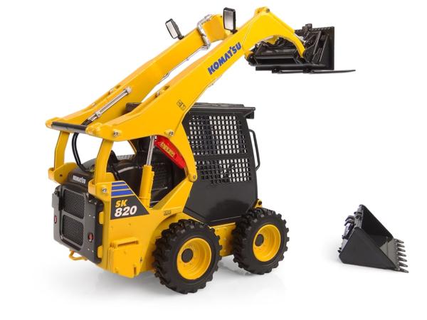 UNIVERSAL HOBBIES 1:25 Minicargadora KOMATSU SK820 CON 2 ACCESORIOS - Ítem4