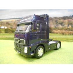 WELLY 1:32 Camion VOLVO FH12 GLOBETROTTER XL 4X2 AZUL