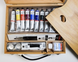 Titán: Caja de madera con 10 tubos de óleo Goya de 60 ml. Incluye auxiliares y accesorios.