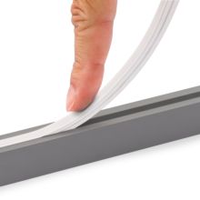 Emuca Kit de barra para armario Luxe, tira LED 4,5x8 Neonlynx V, sensor de movimiento RF Smart y convertidor Smart (24V DC), longitud 900mm, Luz blanca cálida 2.700K, Plástico y Aluminio, Titanio - Ítem9