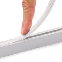 Emuca Kit de barra para armario Luxe, tira LED 4,5x8 Neonlynx V, sensor de movimiento RF Smart y convertidor Smart (24V DC), longitud 1.150mm, Luz blanca cálida 2.700K, Plástico y Aluminio, Anodizado mate - Ítem9