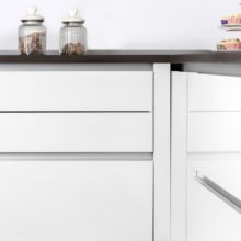 Emuca Kit de 2 profils centraux Gola pour meubles de cuisine, longueur 2,35mm, avec accessoires, Aluminium, Peint en blanc - Item2