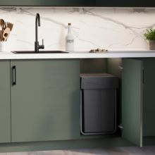 Emuca Contenedor de reciclaje para fijación inferior y extracción manual en mueble de cocina Recycle 2x25litros, Plástico gris antracita - Ítem14