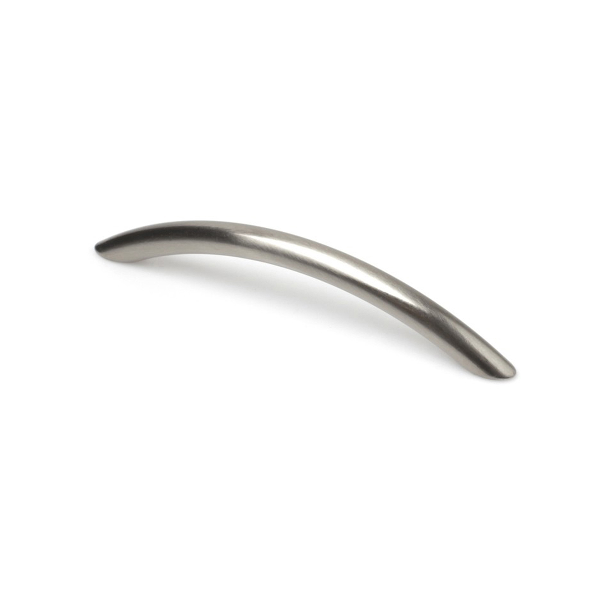 Poignée pour Meuble | Style contemporain | Fabriqué en aluminium | Fini nickel satiné | Distance entre pointes : 128 mm | Mesures 146*11*26mm | Système de fixation | Comprend des vis M4 | 4 unités