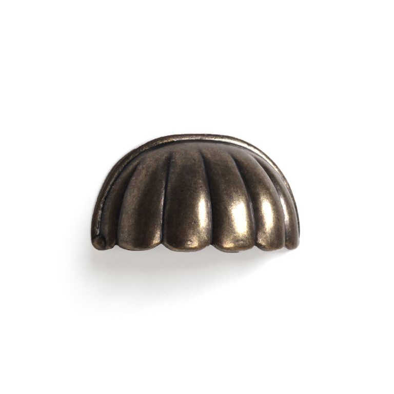 Poignée-shell en zamak avec finition en cuir, dimensions: 52x31x21mm, inserts: 32mm