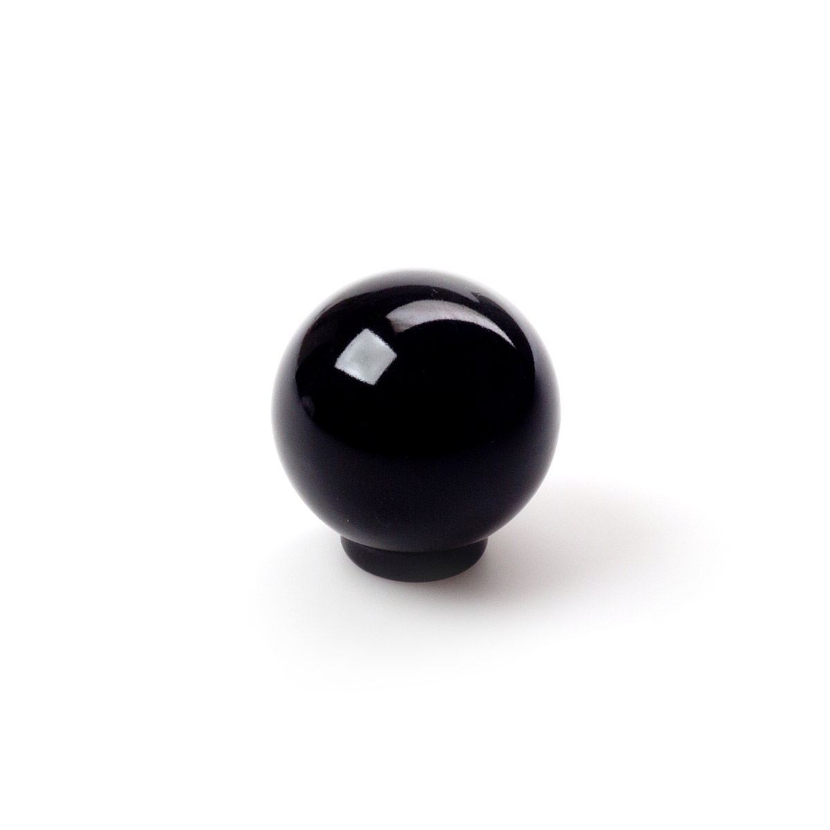 Pomo de plástico con acabado negro, dimensiones: 25x25x26mm Ø: 25mm