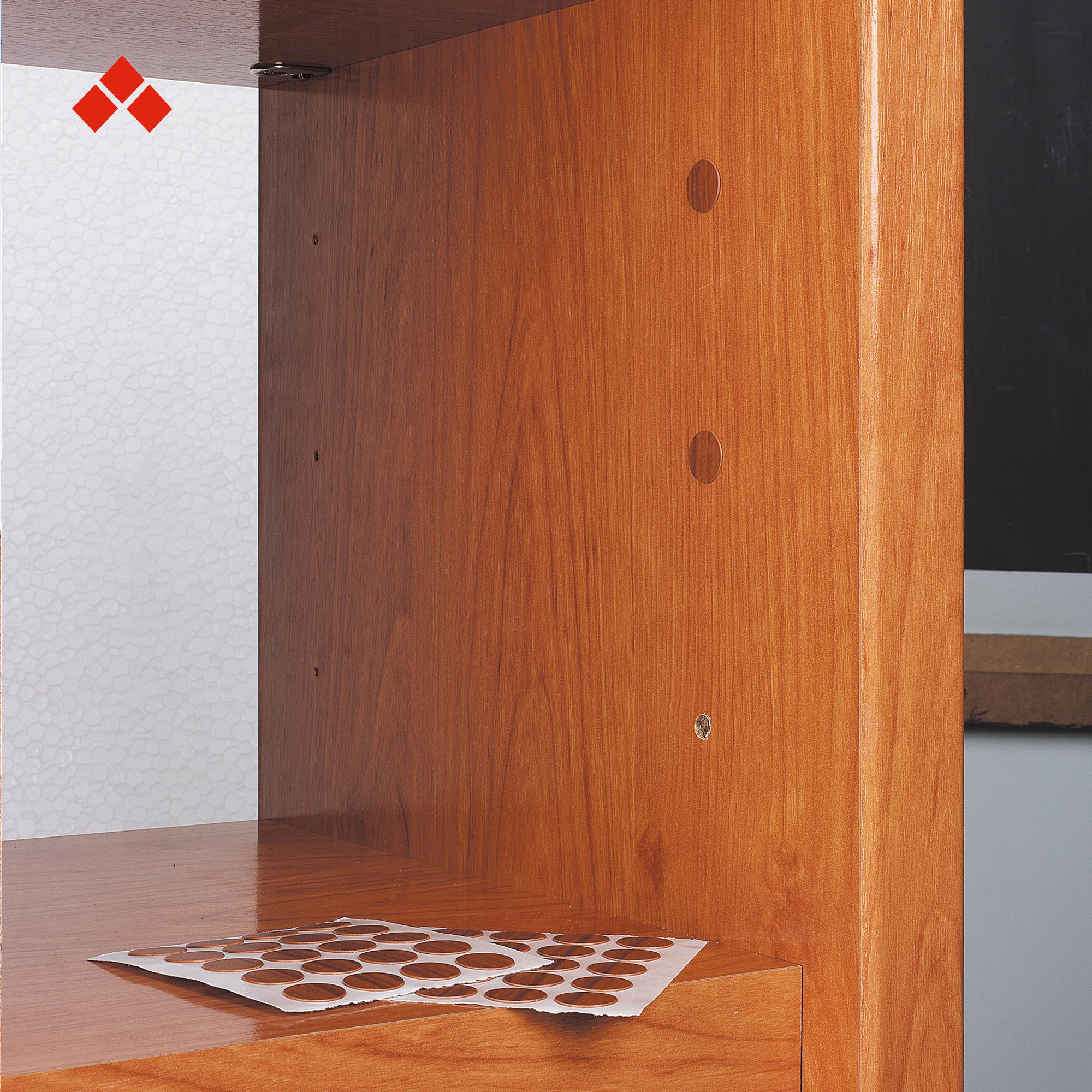 Bouchon à vis | Fabriqué en PVC | Finition grise | Mesures 17*17*0.5mm | 36 Unités - Item1