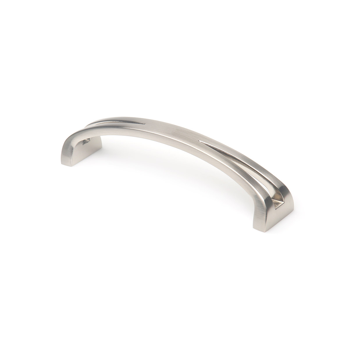 Manche en Zamak finition nickel satiné, dimensions: 136x28x32mm et inserts: 128mm