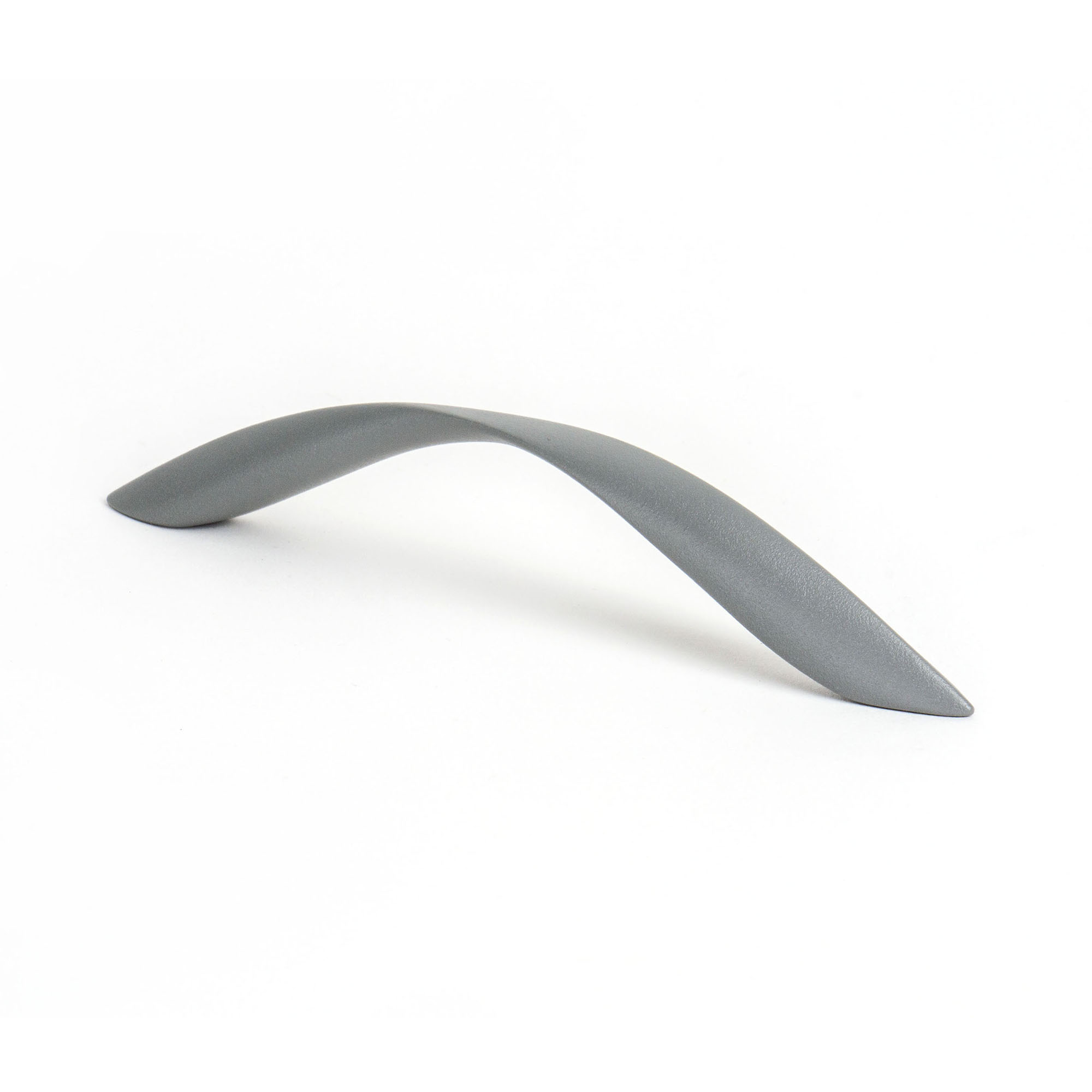Tirador de Asa para Mueble | Estilo Contemporáneo | Fabricado en Zamak | Acabado en Gris Ceniza | Distancia Entrepuntos: 128 mm | Medidas 154*12*29 mm | Sistema de Fijación Atornillado | Incluye Tornillos M4 | 2 Unidades