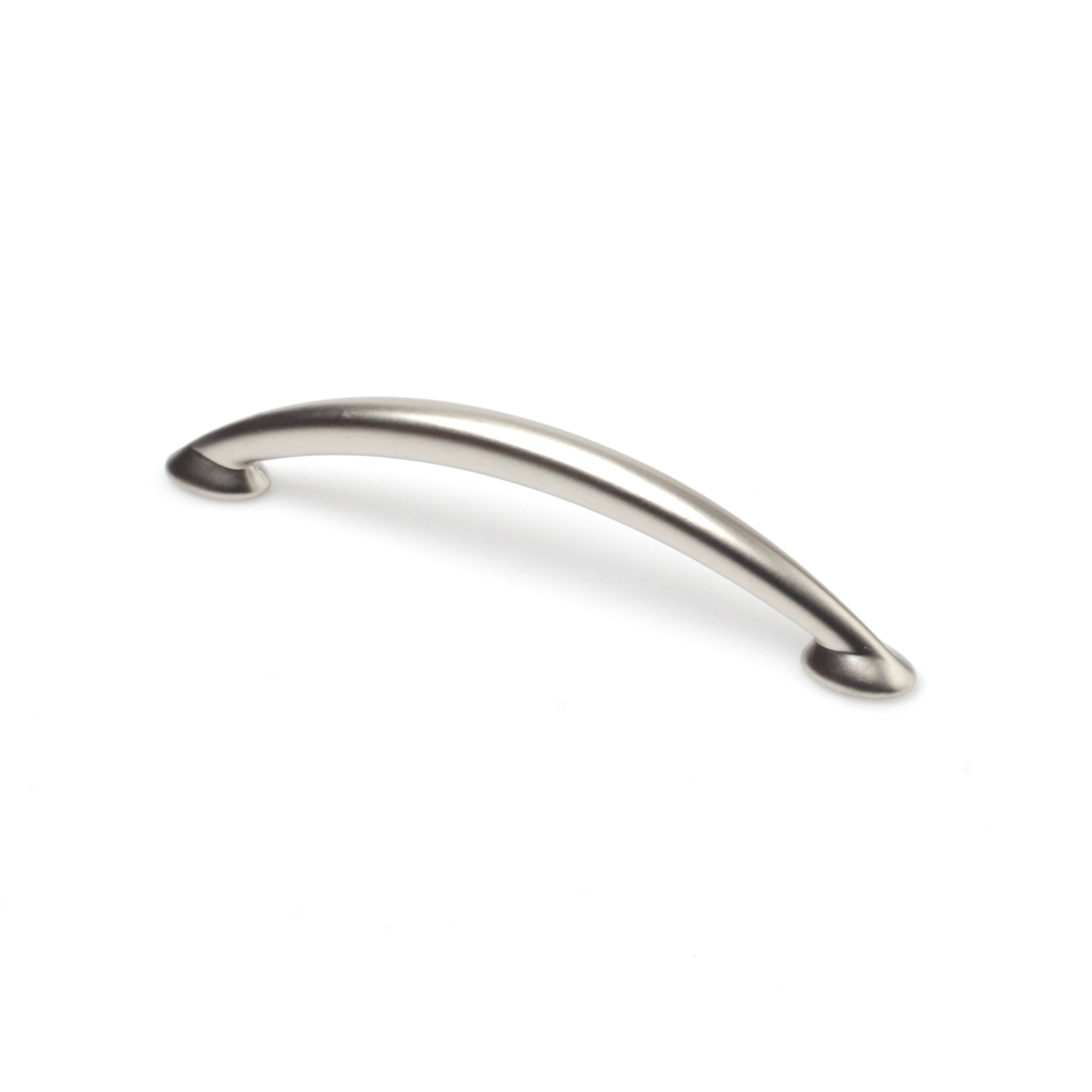 Poignée pour Meuble | Style contemporain | Fabriqué en Zamac | Fini Nickel Bisú | Distance entre pointes : 96 mm | Mesures 110*10*24mm | Système de fixation vissé | Comprend des vis M4 | 2 unités