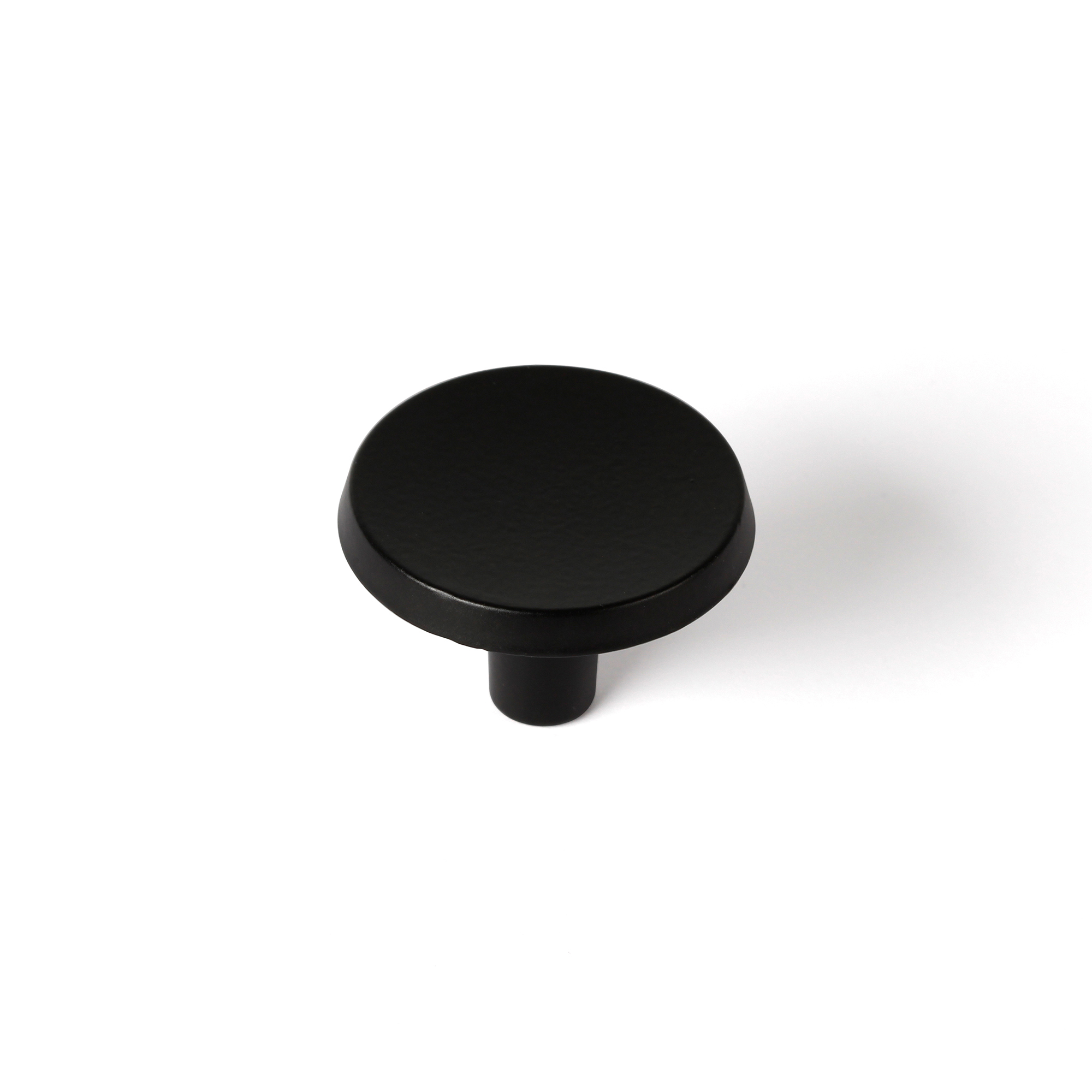 Pomo para Mueble | Estilo Contemporáneo | Fabricado en Zamak | Acabado en Negro Mate | Medidas 35*35*23 mm | Sistema de Fijación | Incluye Tornillos M4 | 2 Unidades