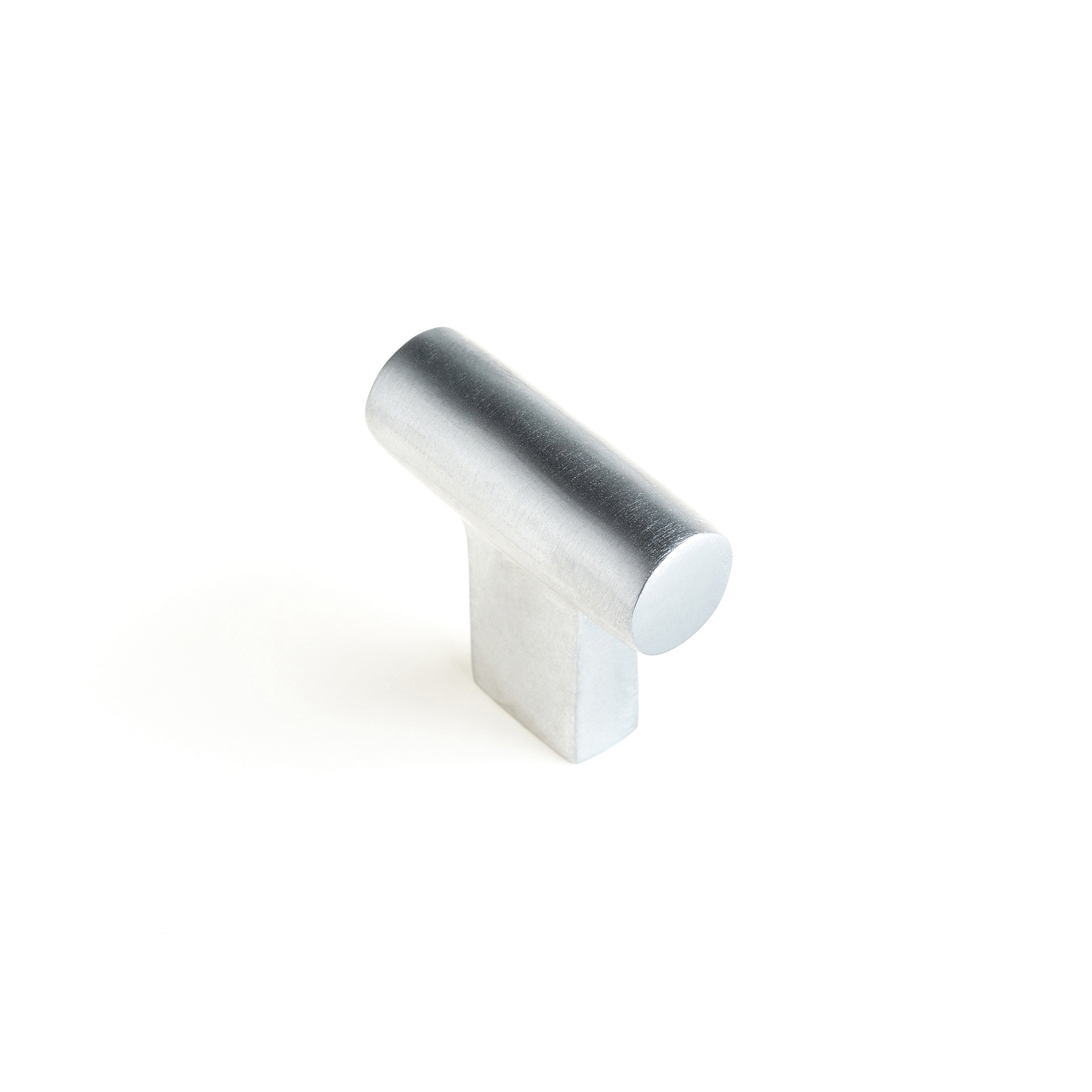 Bouton de meuble | Style contemporain | Fabriqué en laiton | Finition aluminium | Mesures 33*12*31mm | Système de fixation vissé | Comprend des vis M4 | 1 unité